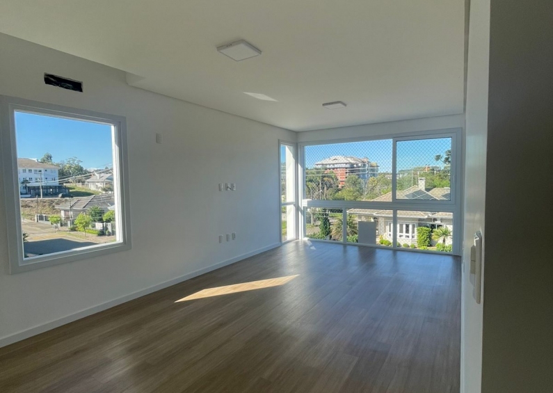 WhatsApp Image 2025-09-24 at 15.54.46 (1)